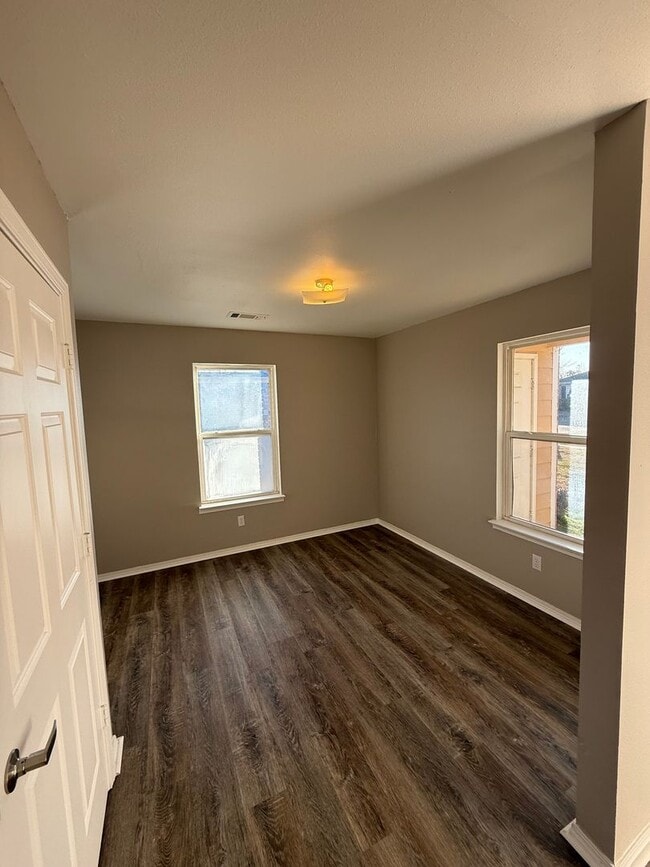 Building Photo - uTown - Your Perfect Rental Community!