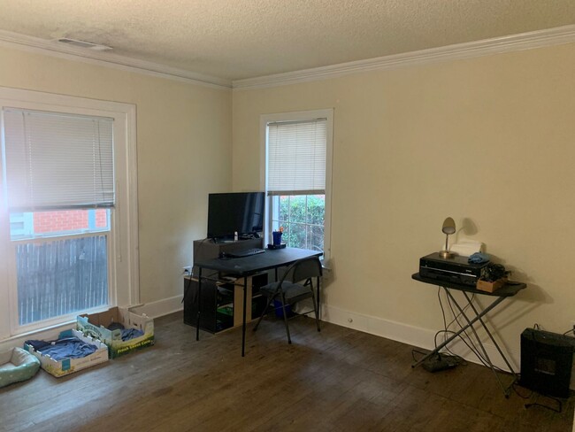 Building Photo - 4-Plex! A Great Place To Live in the Cultu...