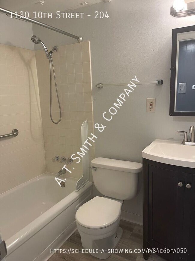 Foto del edificio - 1 Bedroom in Great Golden Location!