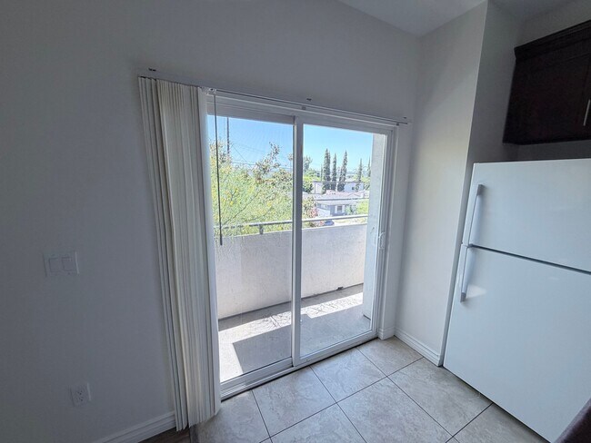 Foto del edificio - 12405 W Oxnard St