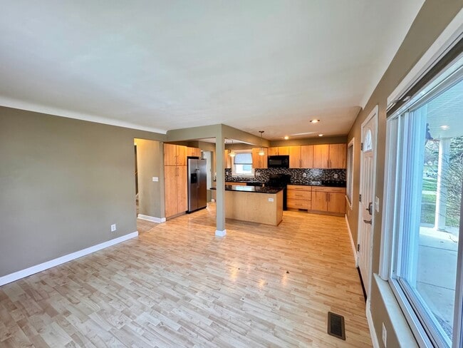 Building Photo - Spacious 5-Bedroom Home in Prime Royal Oak Location – $2,900/month