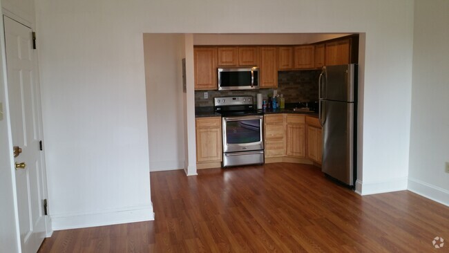 Building Photo - 53 Ten Broeck St