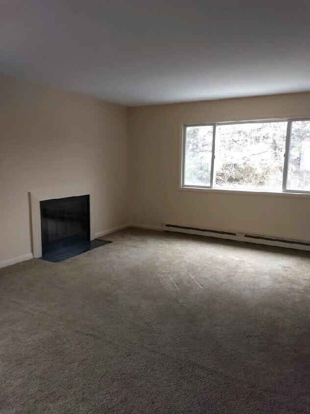 Building Photo - 8 Blackburn Ct