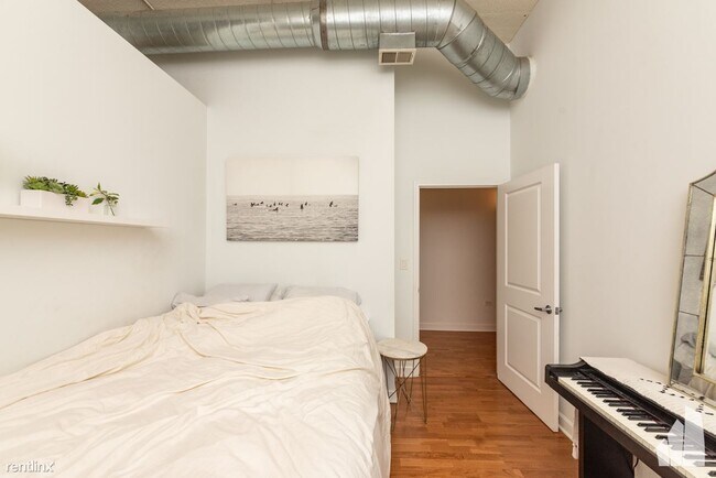 Foto del edificio - 1 br, 1 bath Condo - 4131 W Belmont Ave