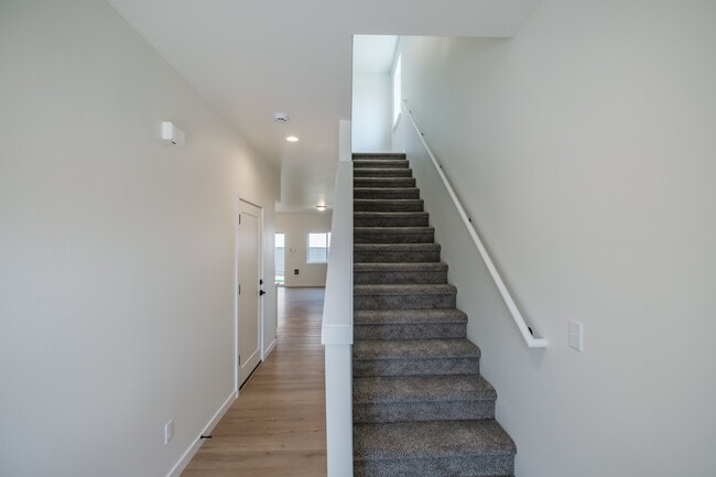 Building Photo - 400 Wagon Wheel Dr