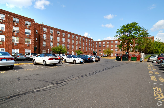 Building Photo - South Green Apartments