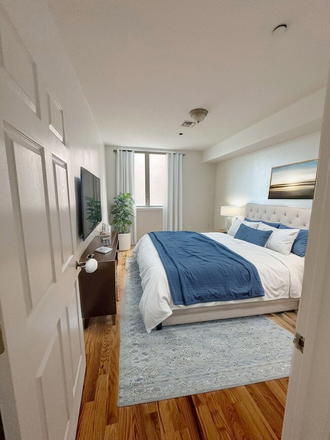 Building Photo - 68 West Utopia