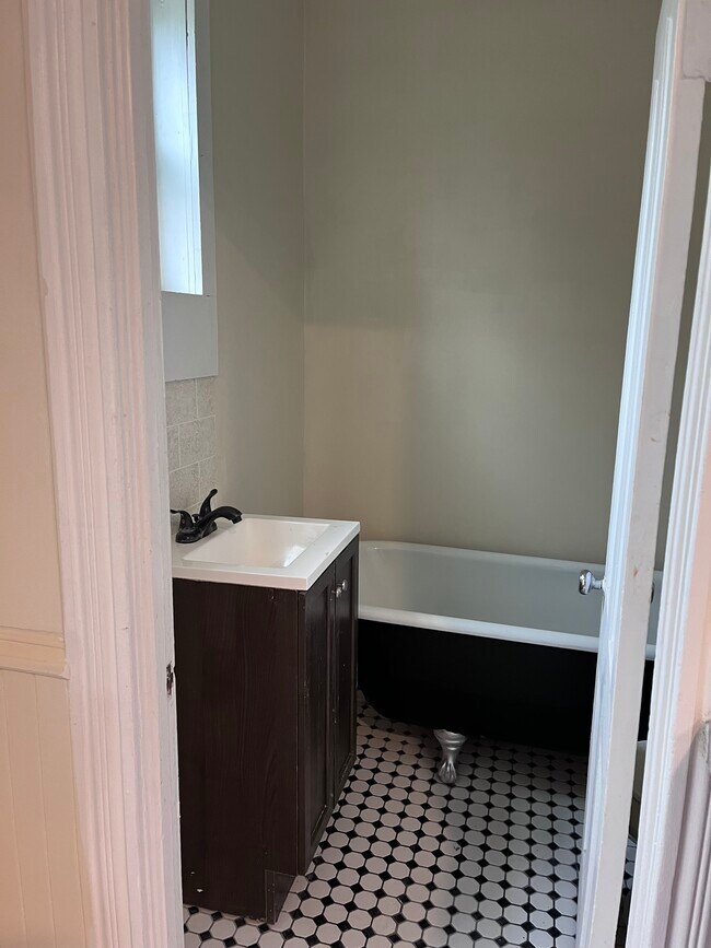 616 Linden St W Unit 1 Main Level, Stillwater, MN 55082 Apartments