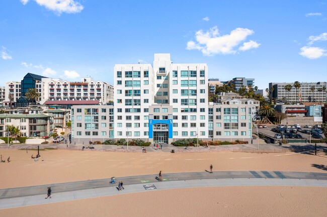 Beach front living - ideally located minutes from the Santa Monica Pier - Sea Castle