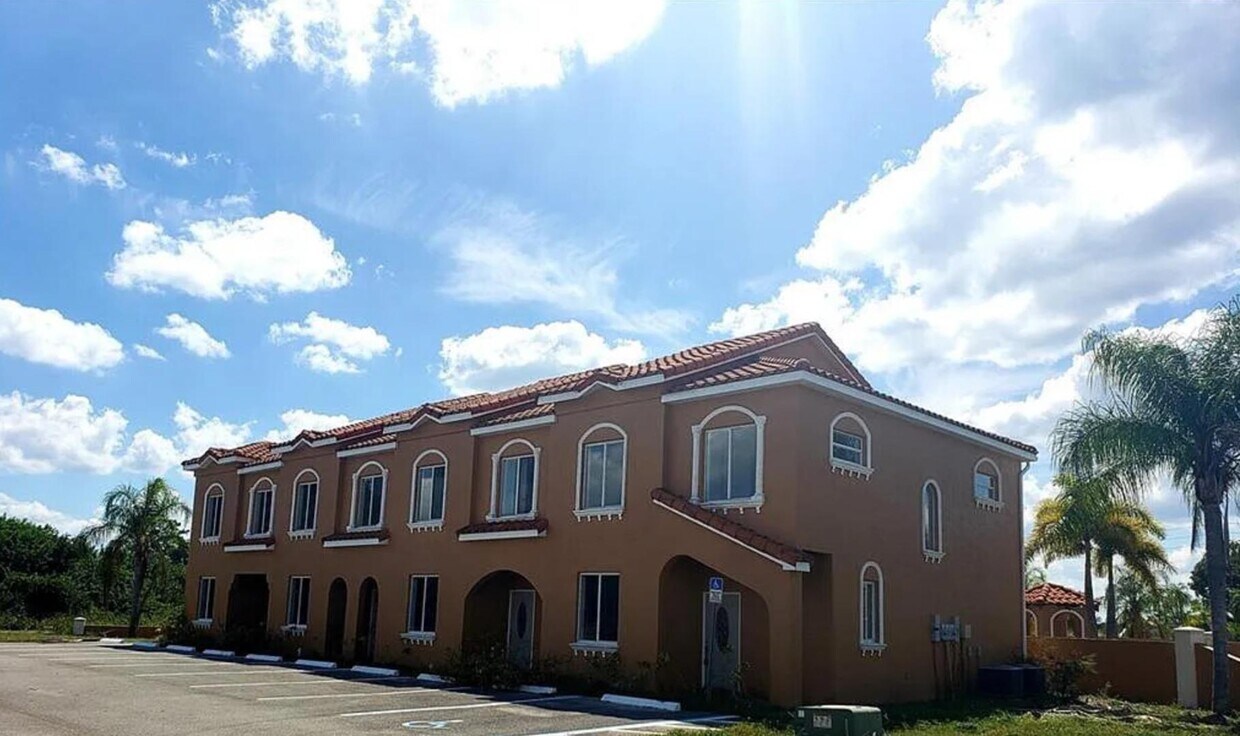 Building Photo - 1001 Coronado Ct