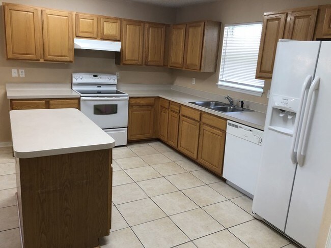 Building Photo - 68 Esperanto Dr