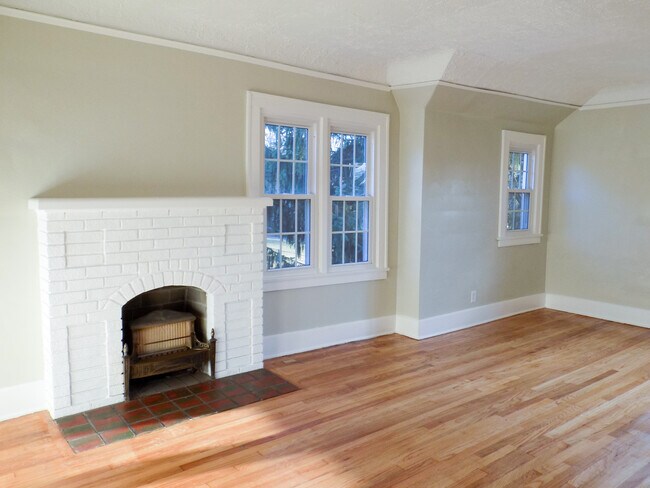 Living Room - 928 Canfield Rd