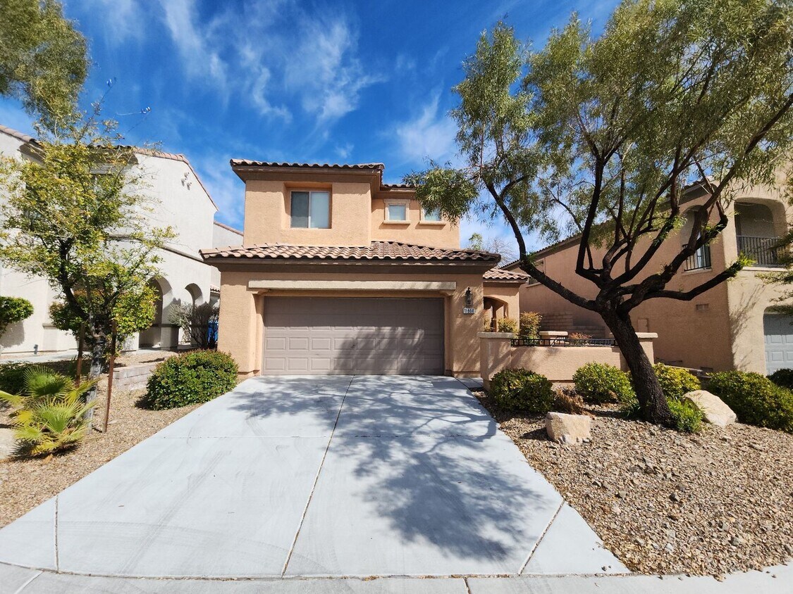 Foto principal - Beautiful 2-Story Home in Summerlin commun...