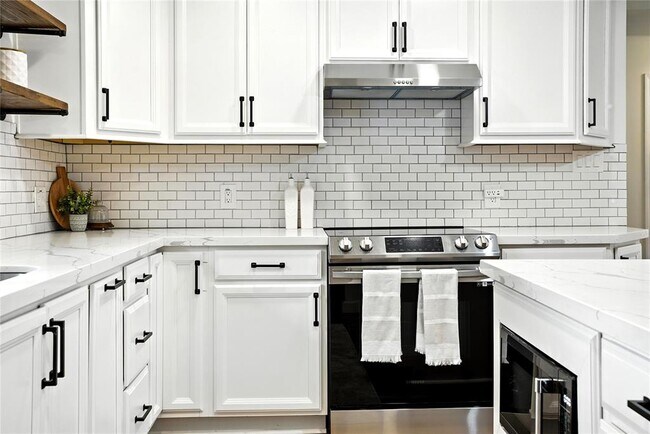 Building Photo - 1610 Antoine Dr