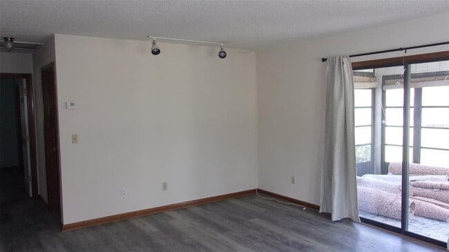 Building Photo - 10030 SW 90th Ct