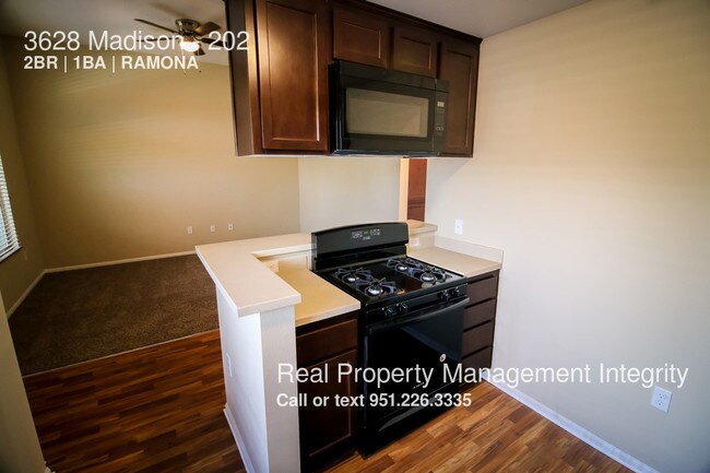 Foto del edificio - 3628 Madison St