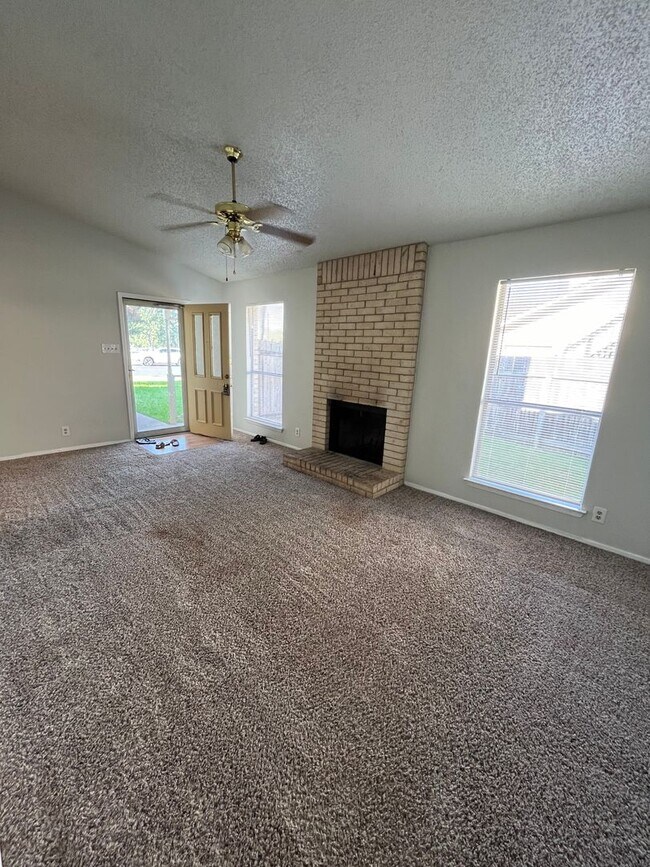 Building Photo - 2704  Aftonshire Way