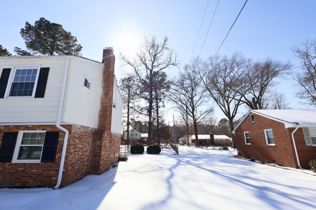 Foto del edificio - 6521 Parliament Rd