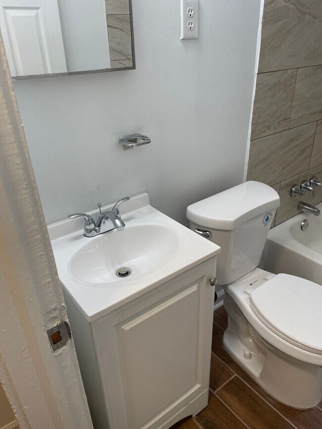 Foto del edificio - REDUCED DEPOSIT!