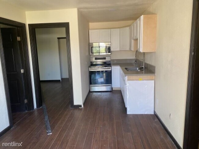 Building Photo - 2 br, 1 bath House - 12800 Woodley Ave