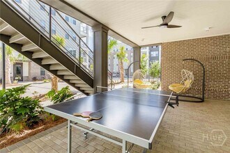 Building Photo - 1150 E Perry Ln