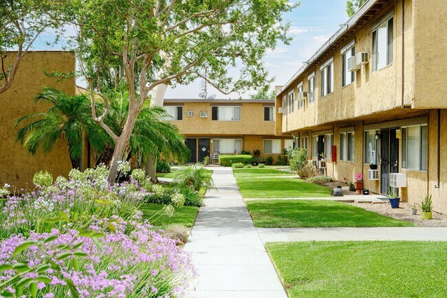 Foto del edificio - La Puente Garden Apts