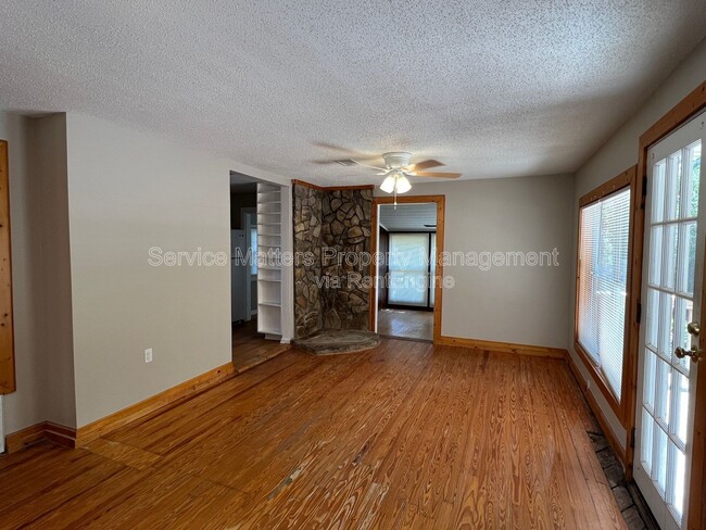 Building Photo - 3305 E Blount St