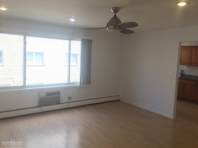 Foto del edificio - 8152 Elmwood Ave