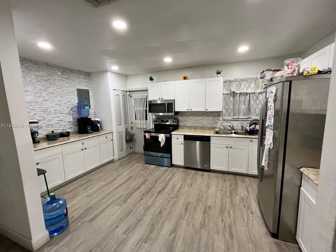 Primary Photo - 220 N 66th Ave