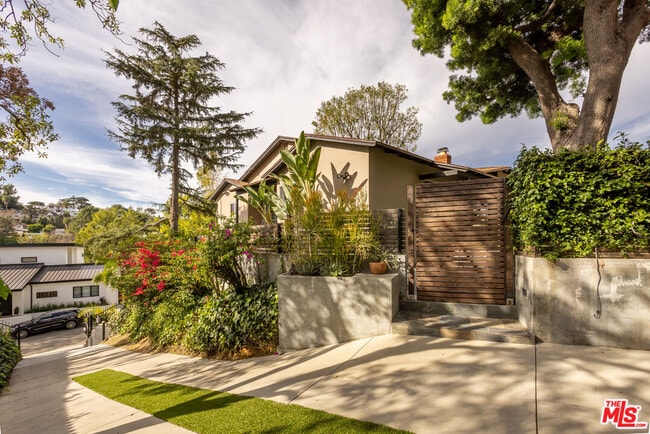 Building Photo - 3424 Primera Ave