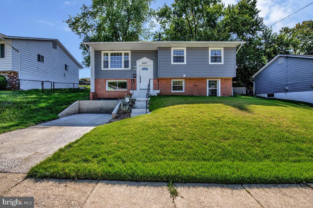 Foto principal - 6807 Pepper St