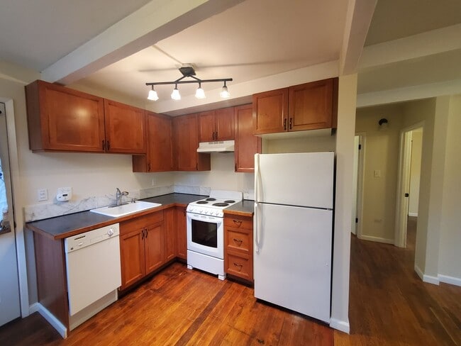 Building Photo - Apartment Availabile, near Children's Hospital and University of Washington