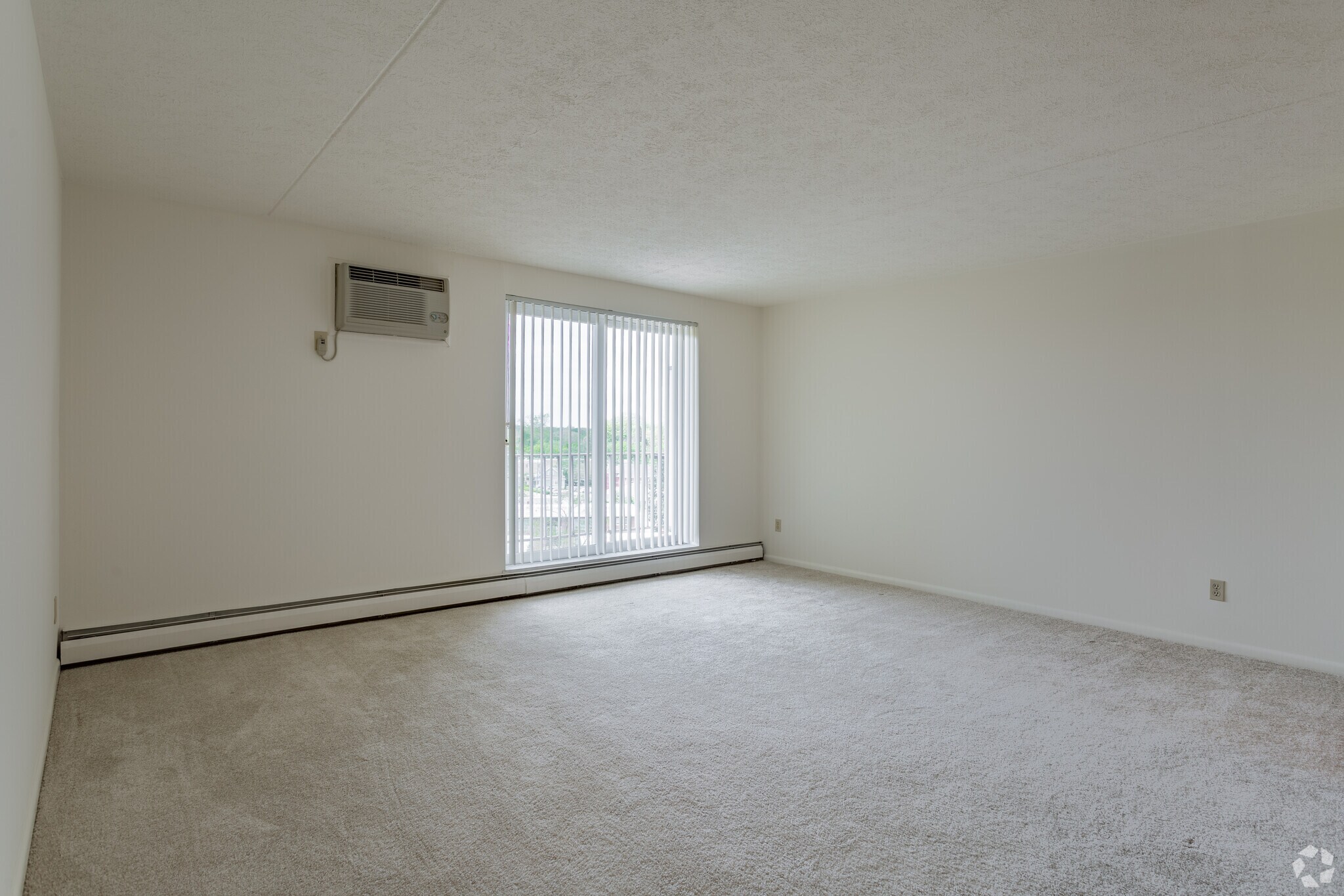 200 West Apartments – photo 3