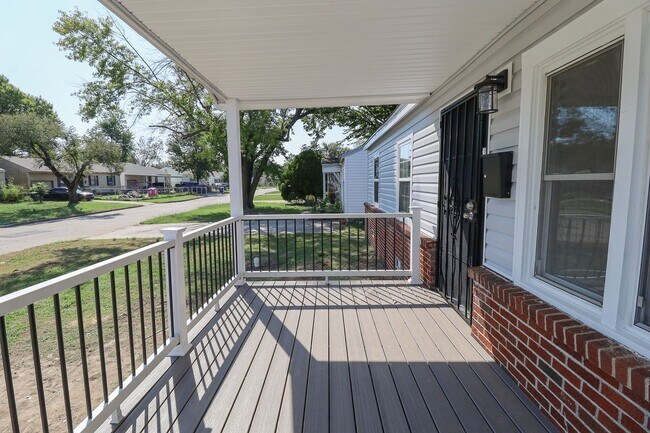 Foto del edificio - Step into this beautifully updated, move-i...