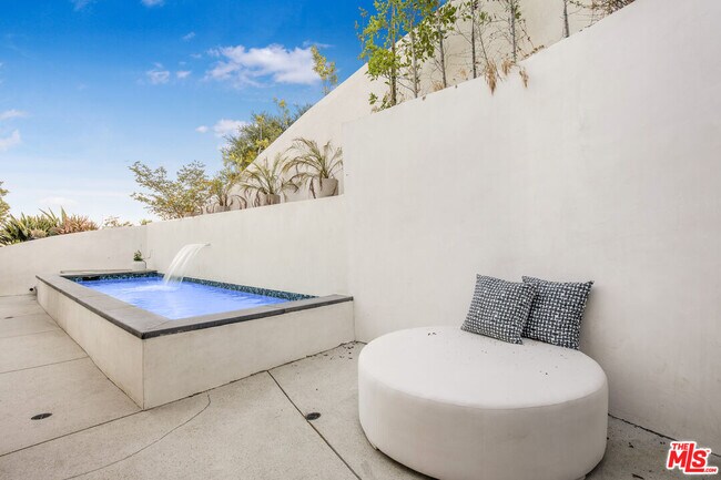 Foto del edificio - 3101 Belden Dr