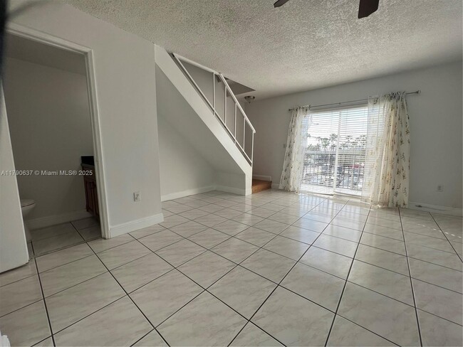 Foto del edificio - 5731 NW 37th St