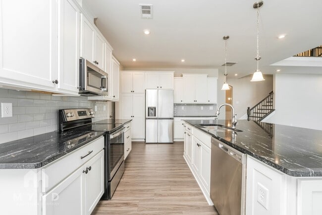 Building Photo - 584 Michigan Cir