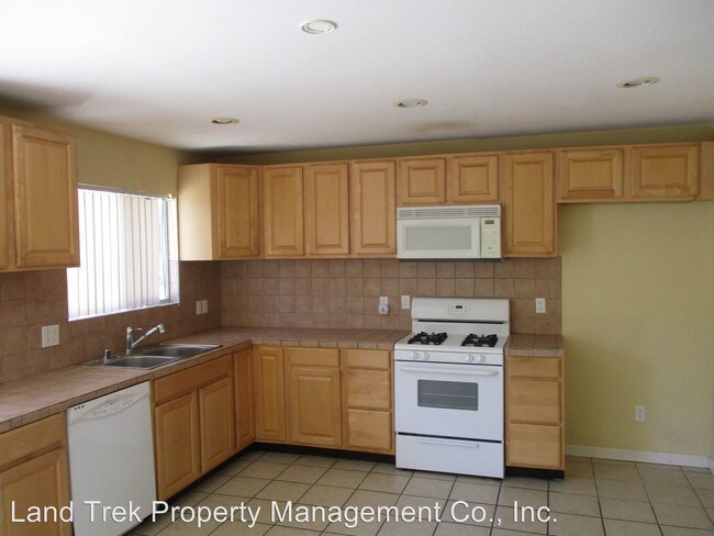 Building Photo - 1042 Nita Ln