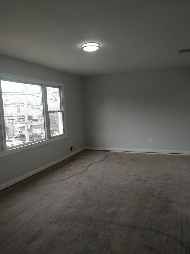 Primary Photo - 367 Bradley Ave