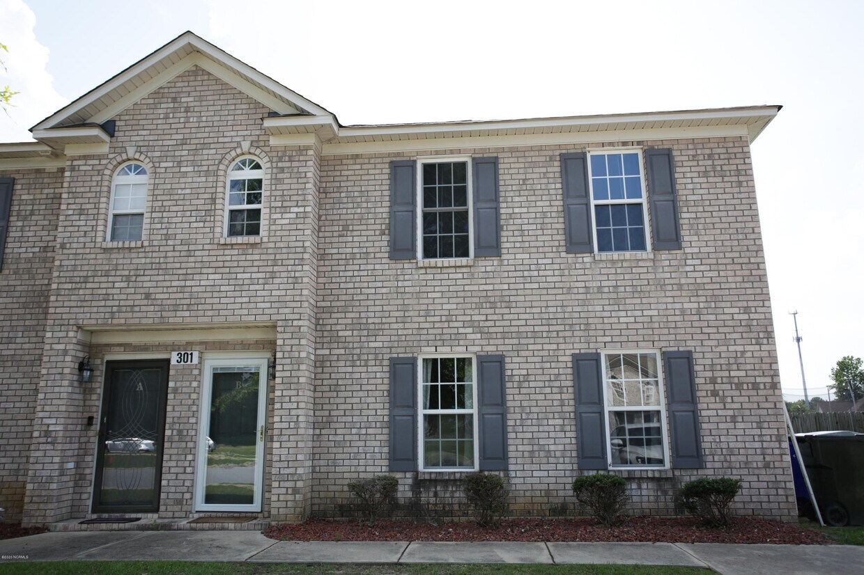 Foto principal - 301 S Square Dr