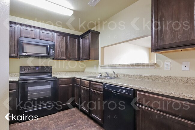 Building Photo - 5001 Thomas Street Unit A