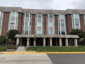 Building Photo - 2400 Archbury Ln