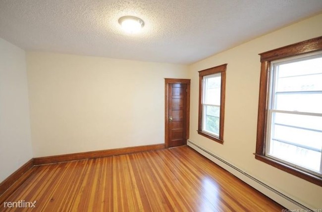 Building Photo - 3 br, 1 bath Apartment - 41 Allen St 3 Unit 3