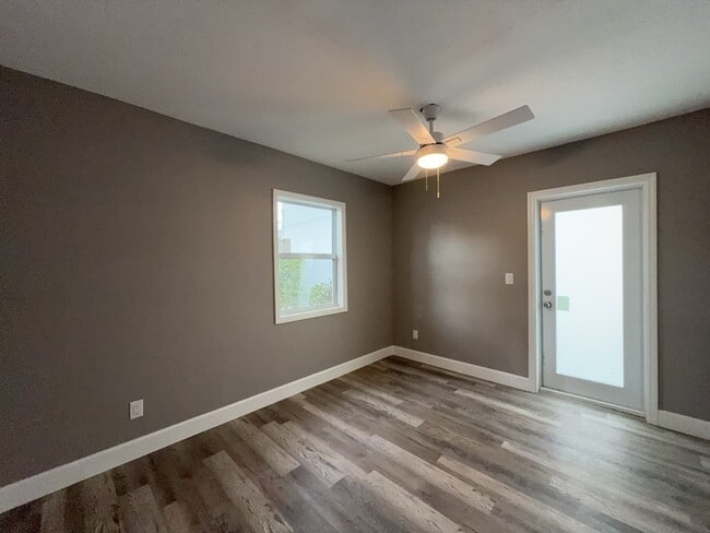 Building Photo - 932 22nd St S