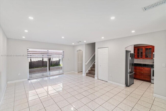 Foto del edificio - 360 NW 114th Ave