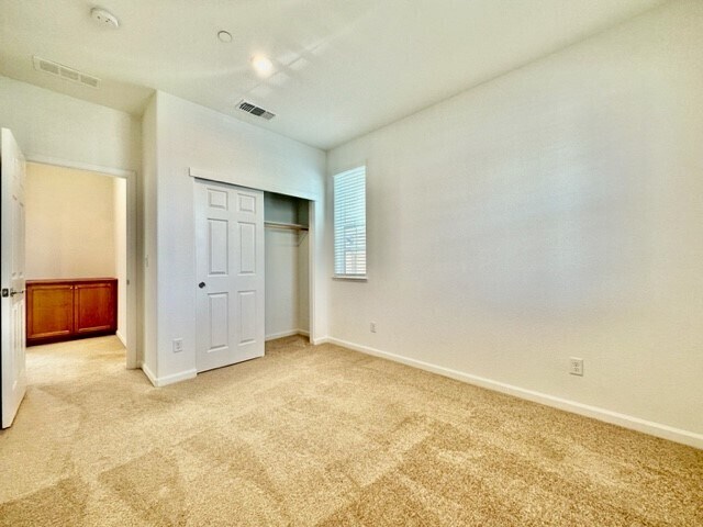Building Photo - Stunning 4-bedroom 3-bathroom SOLAR Home!