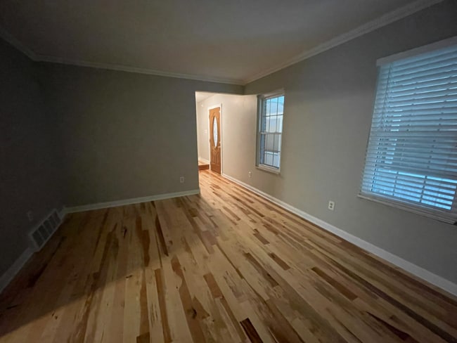 Building Photo - 3211 Creston Ct