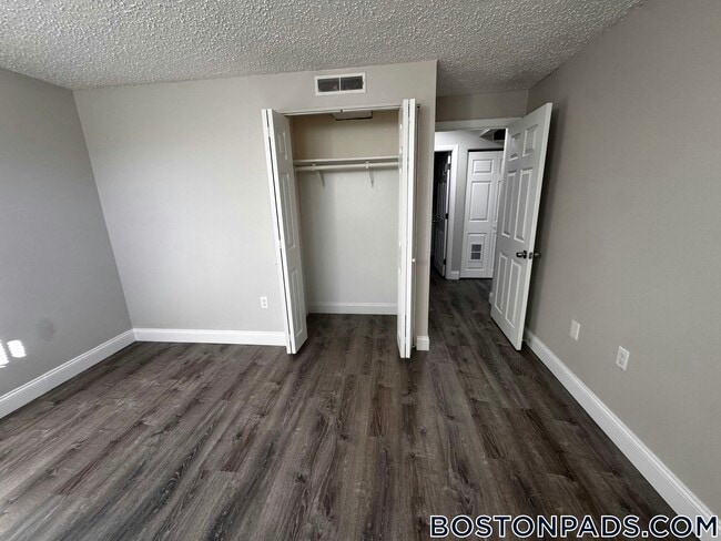 Building Photo - 148 Stevens St