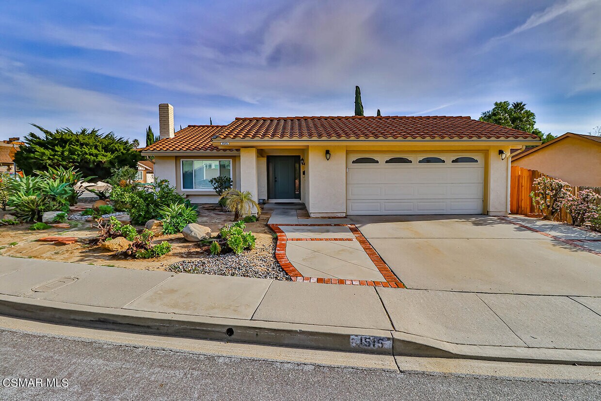 Foto principal - 1515 Burning Tree Dr