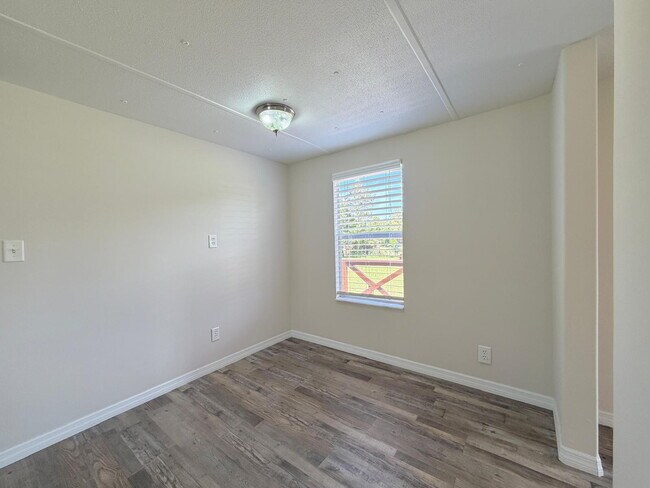 Foto del edificio - Move-In Ready 2-Bedroom 2 Bath home on One Acre!